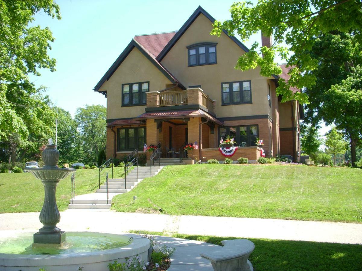 Westphal Mansion Inn Bed & Breakfast Hartford Екстер'єр фото