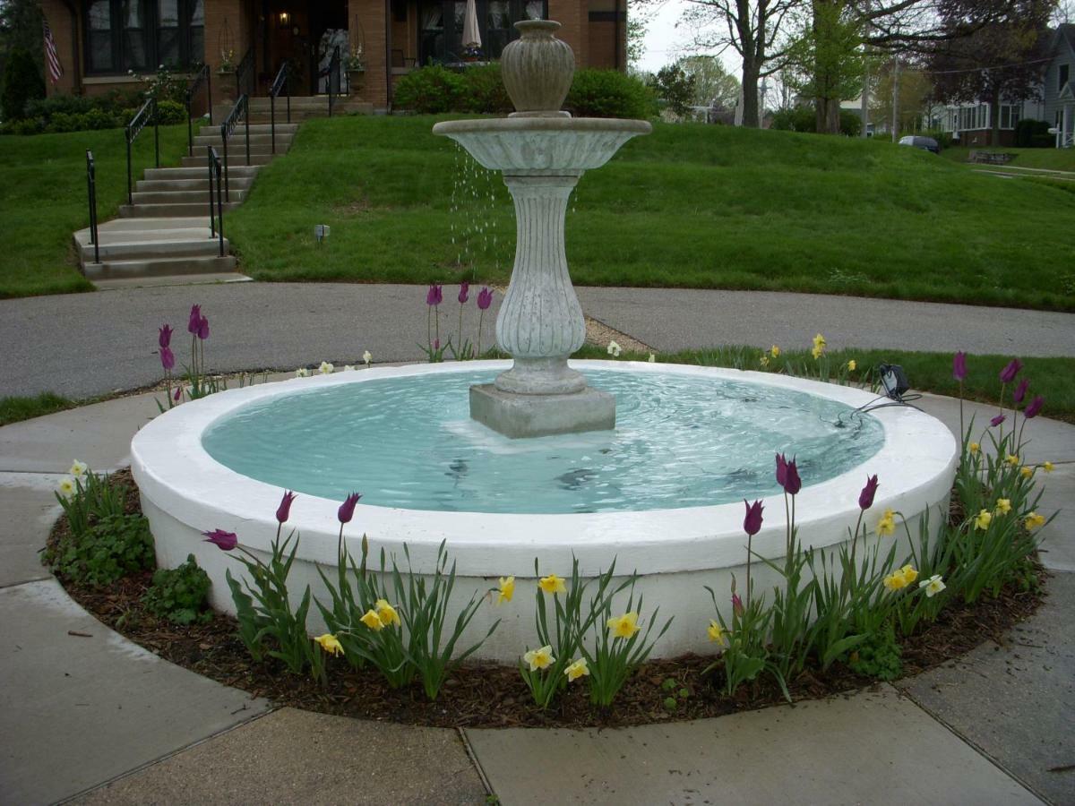 Westphal Mansion Inn Bed & Breakfast Hartford Екстер'єр фото