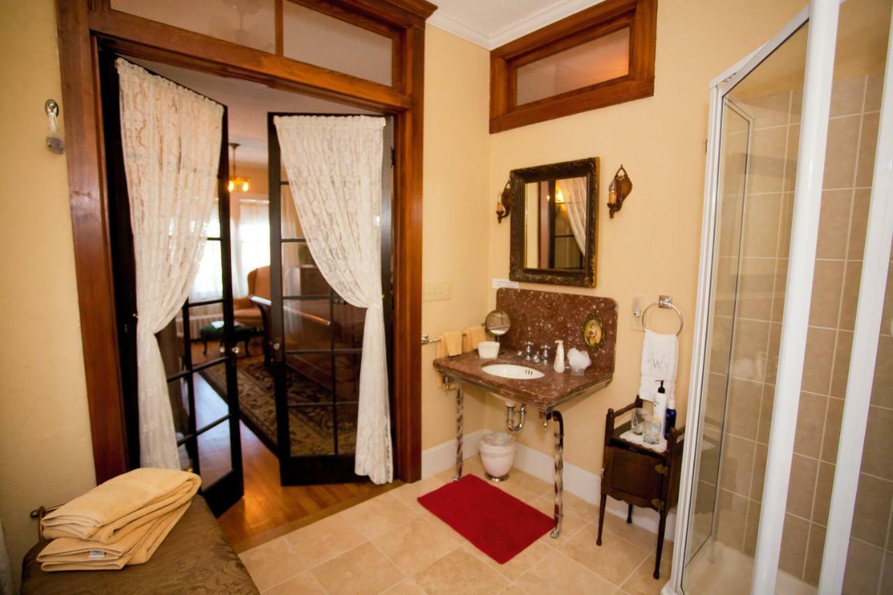 Westphal Mansion Inn Bed & Breakfast Hartford Екстер'єр фото