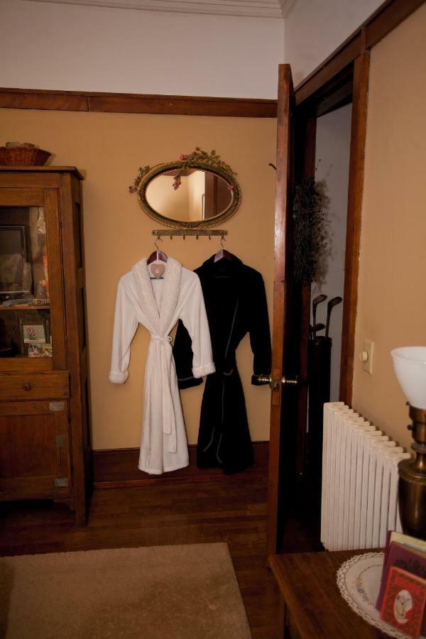 Westphal Mansion Inn Bed & Breakfast Hartford Екстер'єр фото