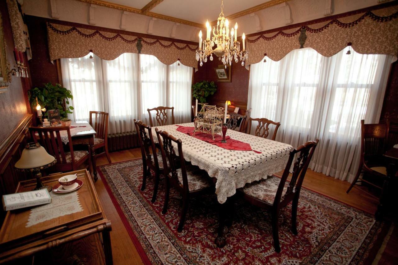 Westphal Mansion Inn Bed & Breakfast Hartford Екстер'єр фото
